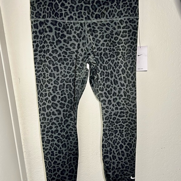 NWT Dry Fit Nike Women’s Training Pants SZ L - Picture 6 of 11